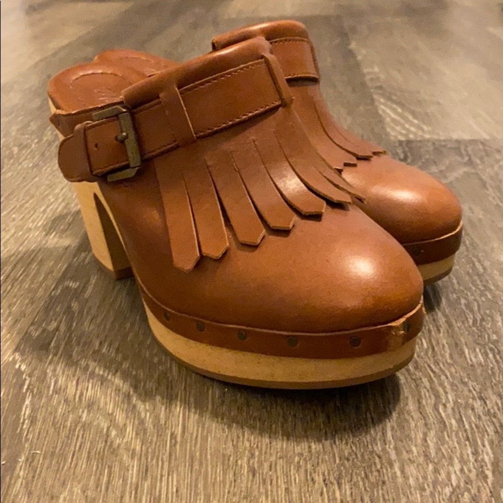 Madewell chestnut mules